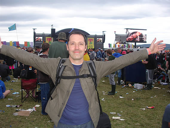Radiodubster's Brian enjoying his free press pass at T In The Park (13/7/08) while recording Dubster's September festival special
